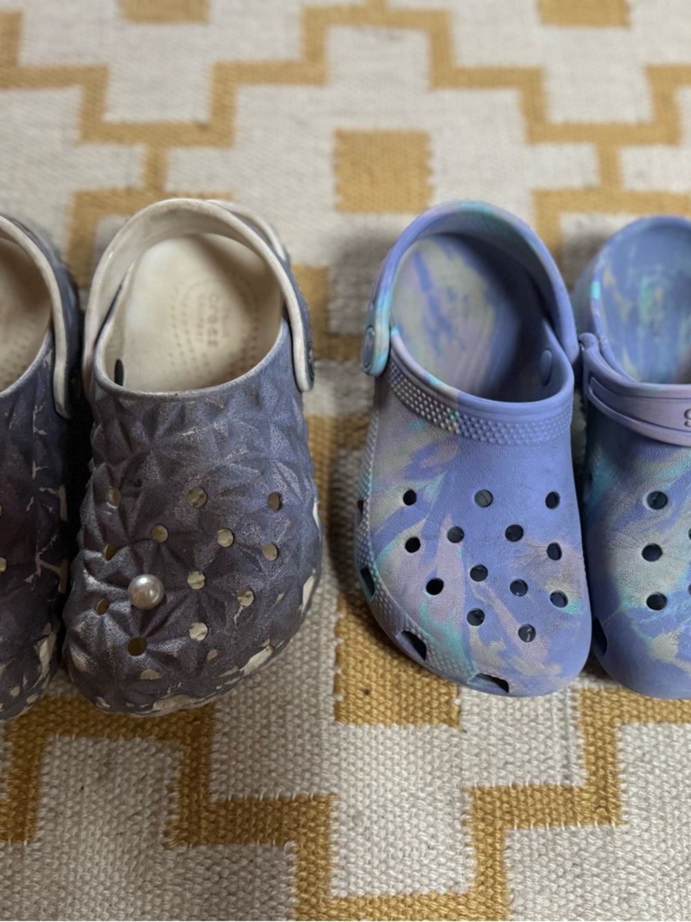 CROCS Kids Tie-Dye Purple & Purple Geometric Clogs